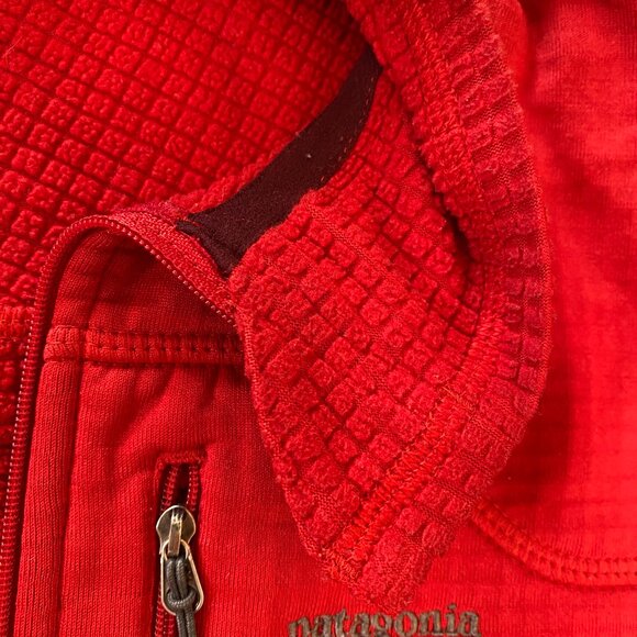 Men's R1 Patagonia Pullover, 1/2 Zip - Picture 3 of 5